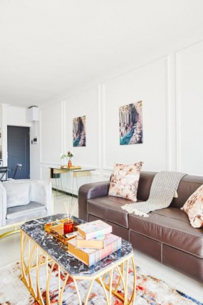 Luxurious sandton apartment with Inverter